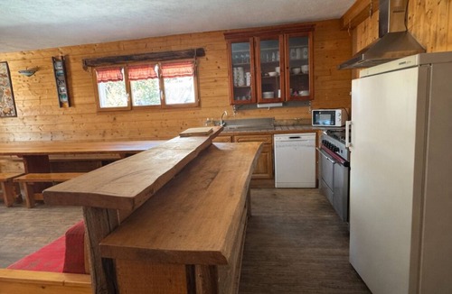 Saint-Sorlin-d'Arves Ski Chalet | Andreas Large Vacation Rental ★ Sleeps 15 ★ 50 m from the slopes ★ Terrace ★ Les Sybelles