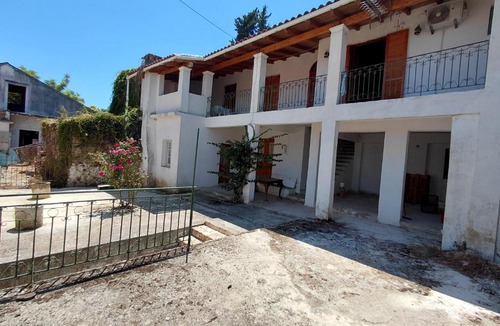 Aleimmatades Apartment | Antistoni Vacation House Scenic Nature View, Private Balcony & Yard