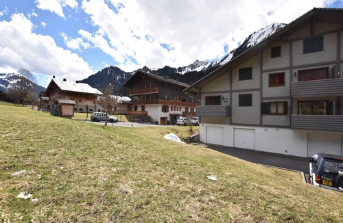 La Chapelle-d'Abondance Apartment | Apartment in La Chapelle near Ski Lift