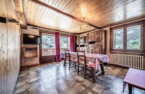 La Chapelle-d'Abondance Apartment | Apartment 'La Corne' with Mountain View, Private Terrace and Balcony