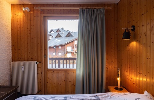 Les Contamines-Montjoie Apartment | Apartment "5 à 6 Personnes" with Mountain View and Shared Pool