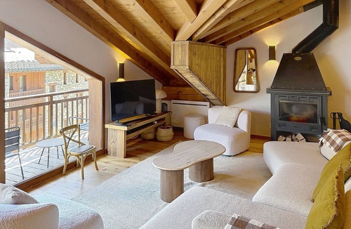 Les Eucherts Apartment | Apartment with mountain view - 12 guests