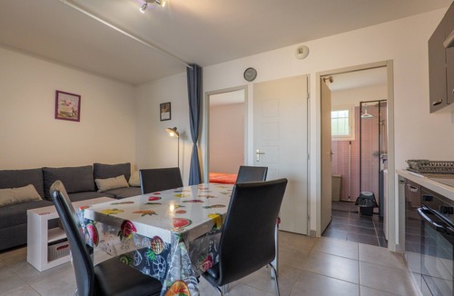 Saint-Martin-d'Ardeche House | Apartment 'Résidence Château Saint Martin' with Balcony, Wi-Fi and Air Conditioning