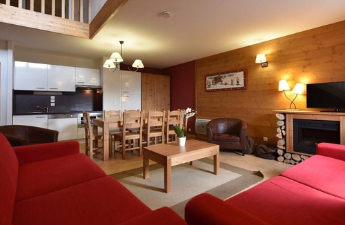 Sainte-Foy-Tarentaise Apartment | Apartment in France with Spa and Mountain Views