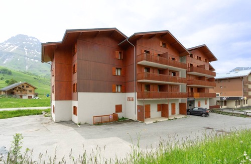Albiez-Montrond Apartment | Apartment 'Albiez' with Mountain View, Shared Pool and Wi-Fi