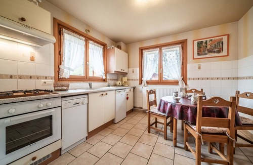 Abondance Apartment | Apartment 'Appartement Chalet - Le Vnipi' with Mountain View, Balcony and Wi-Fi