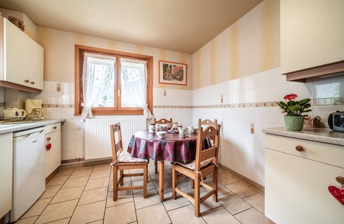 Abondance Apartment | Apartment 'Appartement Chalet - Le Vnipi' with Mountain View, Balcony and Wi-Fi