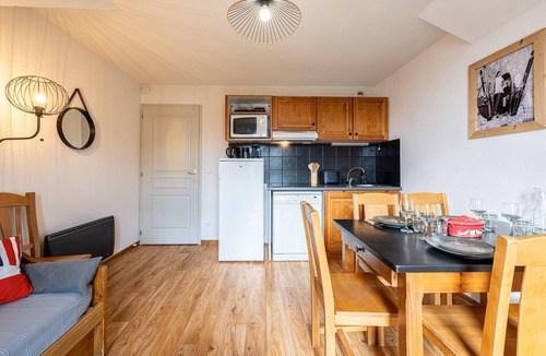 Albiez-le-Vieux Apartment | Apartment "Atlas" with Mountain View, Balcony, and Wi-Fi