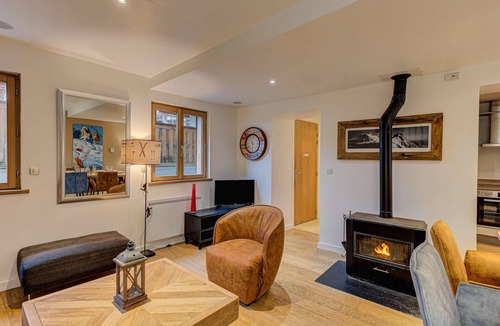 Chamonix City Centre Apartment | Apartment Biolay - Alpes Travel - Central Chamonix (sleeps 6)