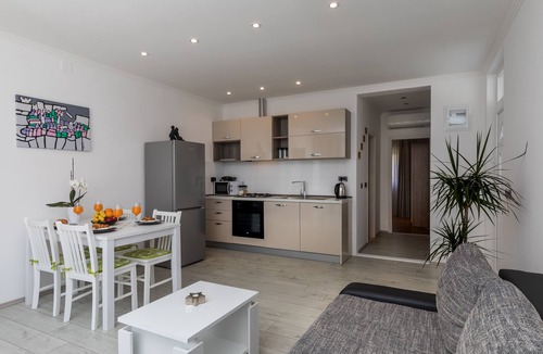 Mokosica Apartment | Apartment Bella - Two Bedroom Apartment with Terrace