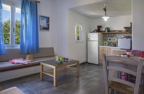 Tripitos Apartment | Apartment by the pool in Sitia Oceanides