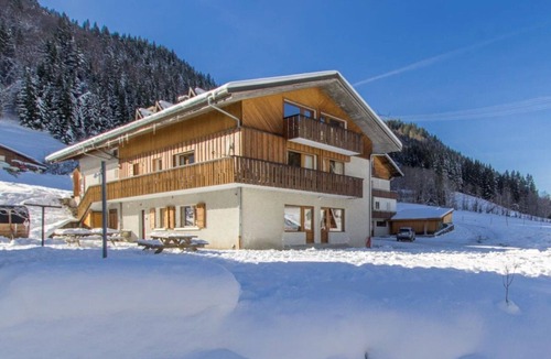 Abondance Apartment | Apartment 'Coeur De Charmy' with Mountain Views and Wellness Spa