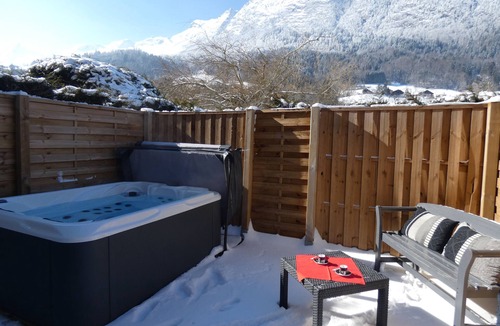 Thones Apartment | Apartment DAHU Domaine du Fraizier Thônes private jacuzzi annecy and shops