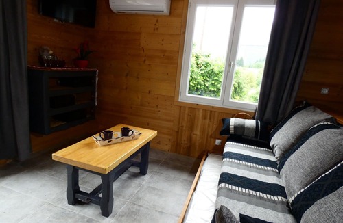 Thones Apartment | Apartment DAHU Domaine du Fraizier Thônes private jacuzzi annecy and shops