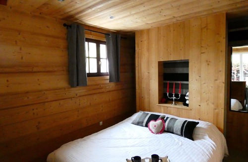 Thones Apartment | Apartment DAHU Domaine du Fraizier Thônes private jacuzzi annecy and shops