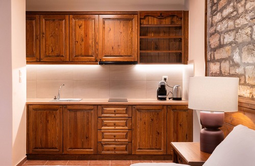 Potamia Apartment | Apartment 'Deluxe -Dryopi' with Mountain View, Private Terrace and Wi-Fi