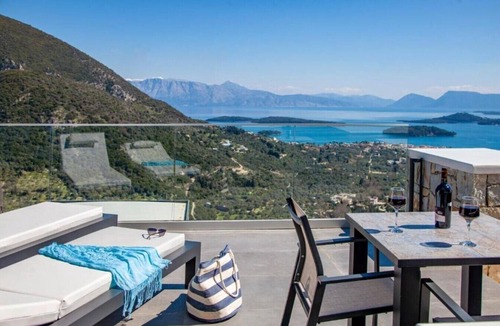 Nidri Apartment | Apartment "Desun Suites Blue" with Sea View, Balcony, Garden and Wi-Fi