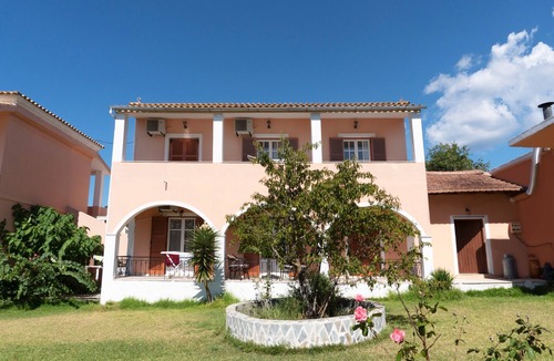 Termenades Apartment | Apartment Dora Pagoi 1 with Mountain View, Shared Garden & Wi-Fi