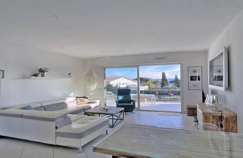 Sainte-Maxime Apartment | Apartment for 4/5 people – Sea view – Air conditioning – Wifi – Pool residence – Sainte.