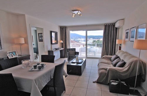 Sainte-Maxime City Centre Apartment | Apartment for 4/6 people - Sea view - Air conditioning - WiFi - Downtown - Sainte Maxime