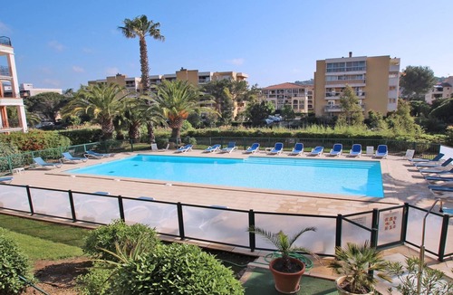 Sainte-Maxime City Centre Apartment | Apartment for 4 people - Swimming pool - Air conditioning - WiFi - Sainte Maxime