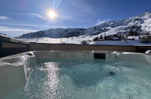 La Toussuire Apartment | Apartment for 6/8 people on the slopes with jacuzzi
