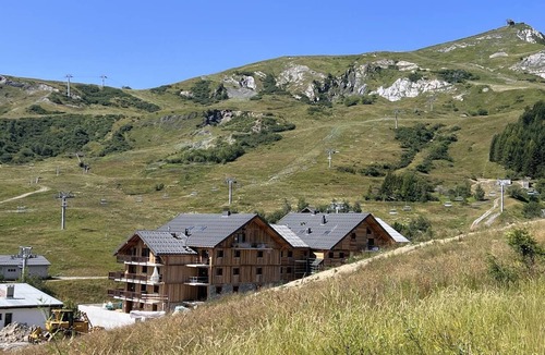 La Toussuire Apartment | Apartment for 6/8 people on the slopes with jacuzzi