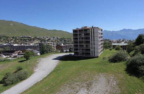 La Toussuire Apartment | Apartment for 6, ski-in/ski-out, pets allowed