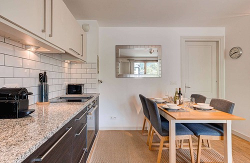Chamonix City Centre Apartment | Apartment Cosmiques - Alpes Agency - Central Chamonix - Sleeps 4