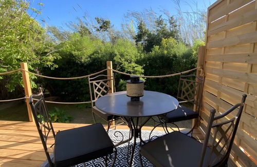 Le Brusc Apartment | Apartment 'L'appartement' with Private Terrace, Wi-Fi and Air Conditioning