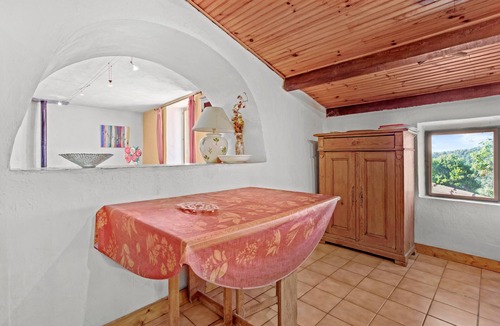 Bargeme House | Apartment 'Gite Bastide' with Lake View, Wi-Fi and Air Conditioning