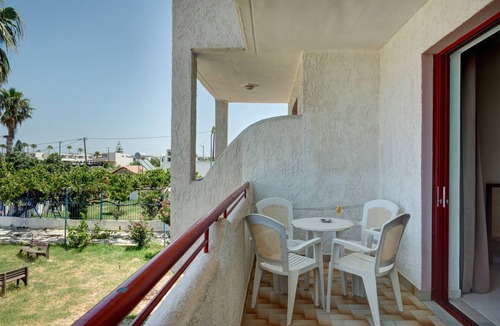 Tingaki Apartment | Apartment 'Golden Sun Two-bedroom Apt 4' with Sea View, Shared Pool and Wi-Fi