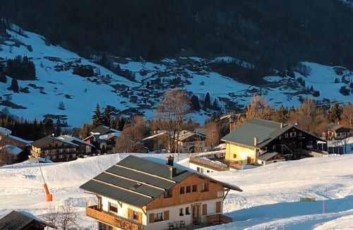 Crest-Voland Apartment | Apartment in a chalet in the heart of the slopes
