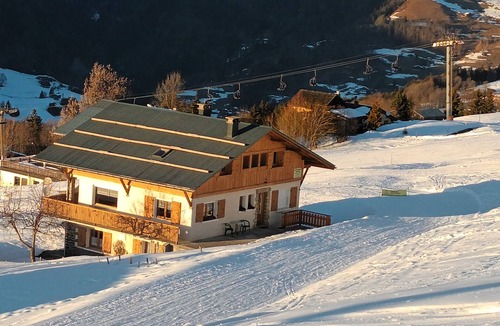 Crest-Voland Apartment | Apartment in a chalet on the slopes
