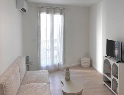 Frontignan Apartment | Apartment in downtown Frontignan