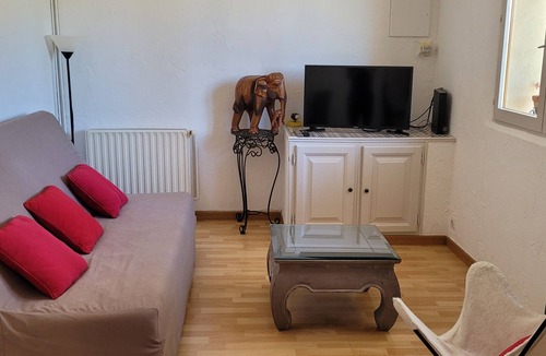 Trans-en-Provence Apartment | Apartment in a villa in the heart of Provenc!