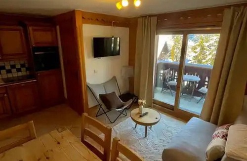 Meribel Village Apartment | Apartment in Méribel 4 ppl, pool, ski-in/ski-out