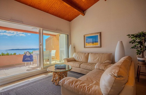 Sainte-Maxime Apartment | Apartment in Sainte-Maxime with panoramic sea view, swimming pool and private beach access