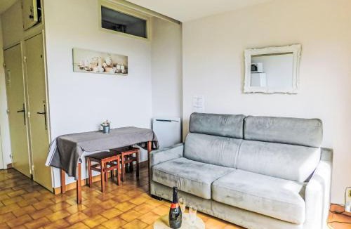 Six-Fours-les-Plages Apartment | Apartment L'Olympie by Interhome