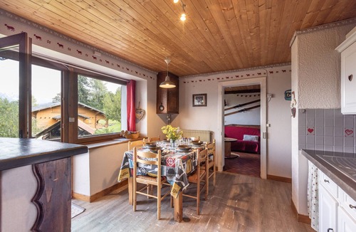 Cordon Apartment | Apartment 'La Charbonnière' with Mountain View, Private Garden and Wi-Fi