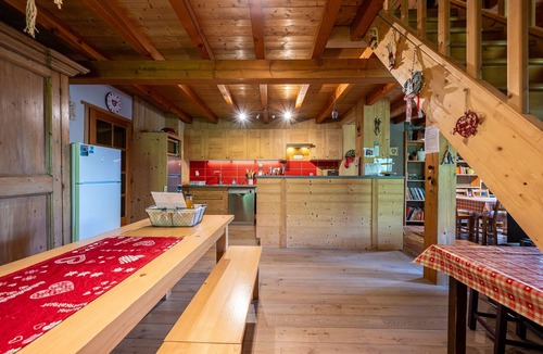 Flumet Apartment | Apartment "Le Chamois" with Shared Terrace, Balcony, and Wi-Fi