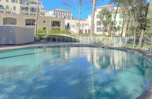 Cavalaire-sur-Mer Apartment | Apartment Le Domaine-4 by Interhome
