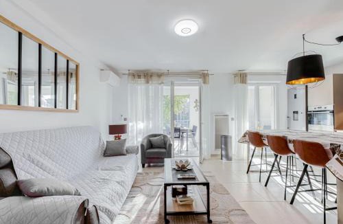 Cavalaire-sur-Mer Apartment | Apartment Le Domaine-4 by Interhome