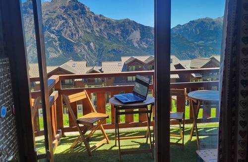 Puy-Saint-Vincent Apartment | Apartment 'Le Parc Aux Étoiles 1800' with Mountain View, Balcony and Wi-Fi
