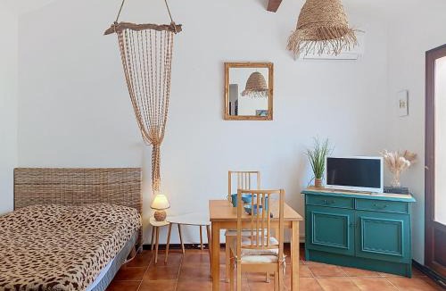 Le Brusc Apartment | Apartment Le Colibri by Interhome