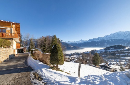 Cordon Apartment | Apartment 'Le Rouge-Gorge' with Mountain View, Private Terrace and Wi-Fi