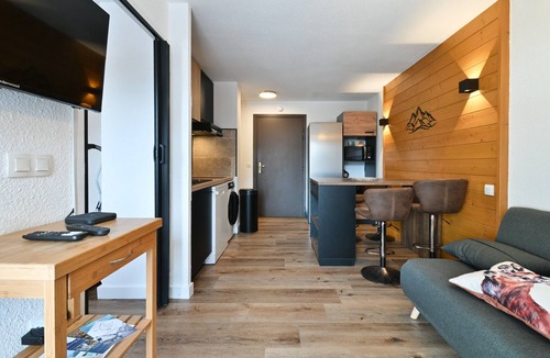 Flumet Apartment | Apartment 'Les Marmottes - B12' with Mountain View and Balcony
