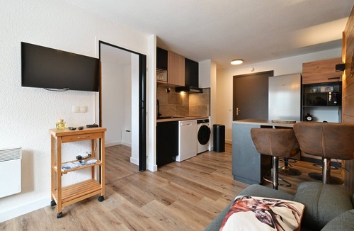 Flumet Apartment | Apartment 'Les Marmottes - B12' with Mountain View and Balcony