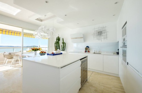 Villeneuve-Loubet Apartment | Apartment 'Marina Baie Des Anges' with Sea View, Wi-Fi and Air Conditioning