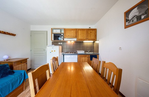 Albiez-Montrond Apartment | Apartment 'Neptune' with Mountain View and Balcony